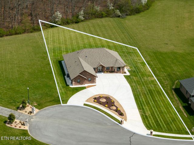 42 Sycamore Rd, Crossville, TN 38555