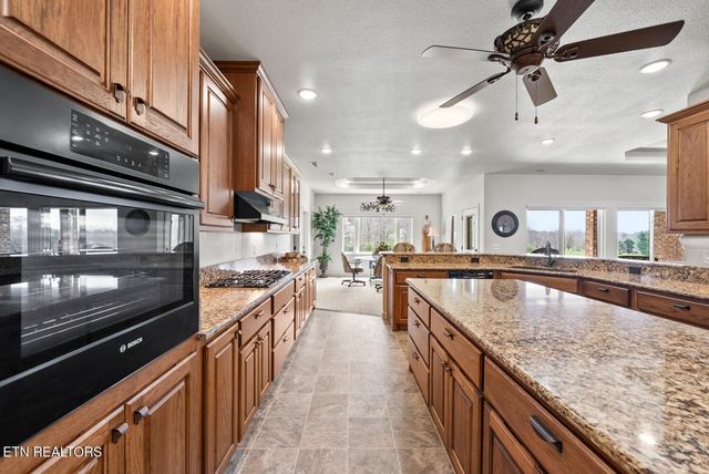 42 Sycamore Rd, Crossville, TN 38555