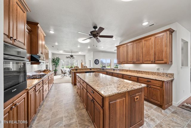 42 Sycamore Rd, Crossville, TN 38555