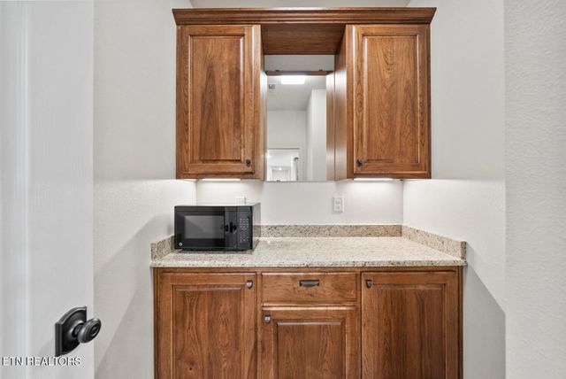 42 Sycamore Rd, Crossville, TN 38555