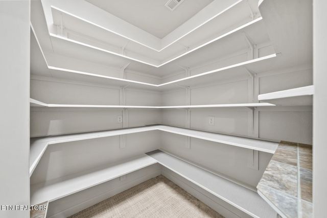 42 Sycamore Rd, Crossville, TN 38555