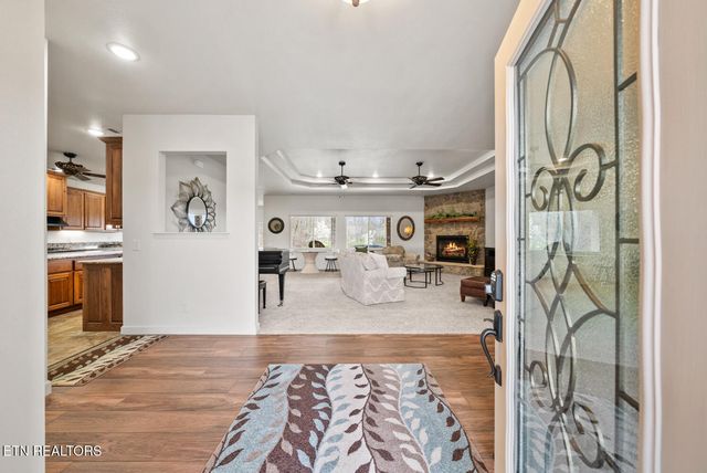 42 Sycamore Rd, Crossville, TN 38555