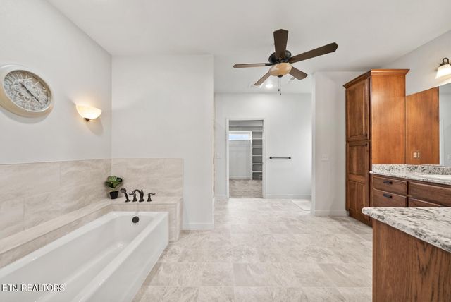 42 Sycamore Rd, Crossville, TN 38555