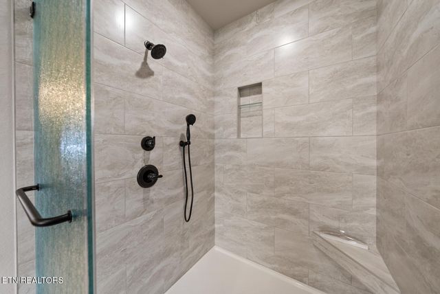 42 Sycamore Rd, Crossville, TN 38555