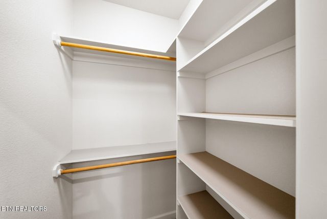 42 Sycamore Rd, Crossville, TN 38555