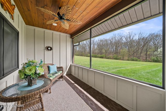 42 Sycamore Rd, Crossville, TN 38555