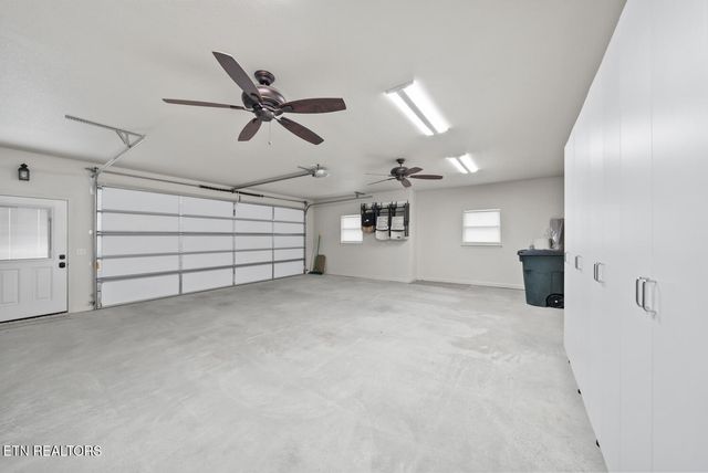 42 Sycamore Rd, Crossville, TN 38555