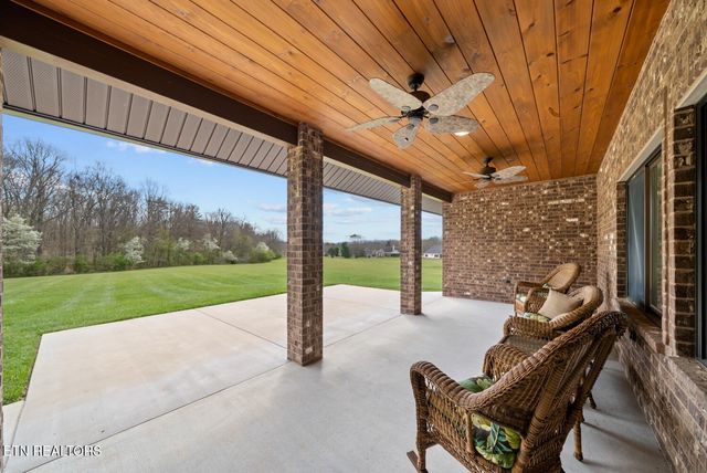 42 Sycamore Rd, Crossville, TN 38555