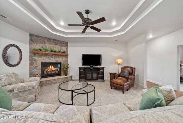 42 Sycamore Rd, Crossville, TN 38555