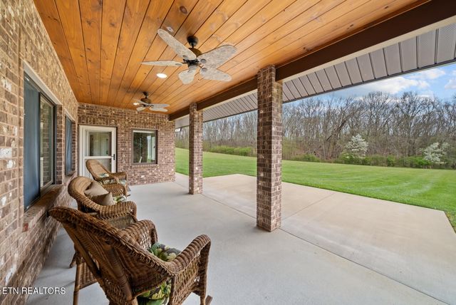 42 Sycamore Rd, Crossville, TN 38555