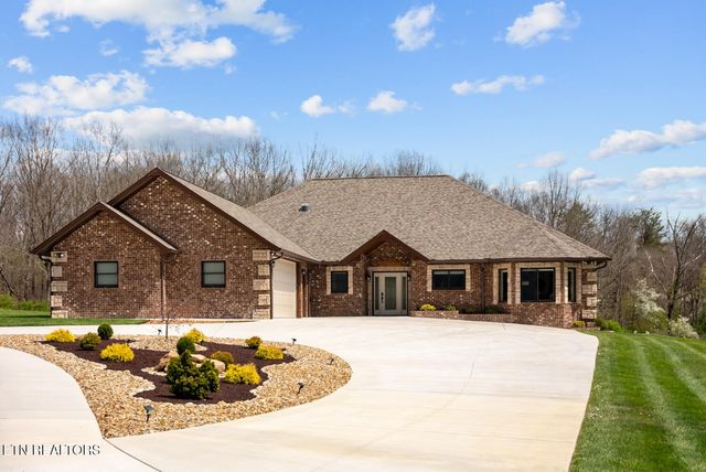 42 Sycamore Rd, Crossville, TN 38555