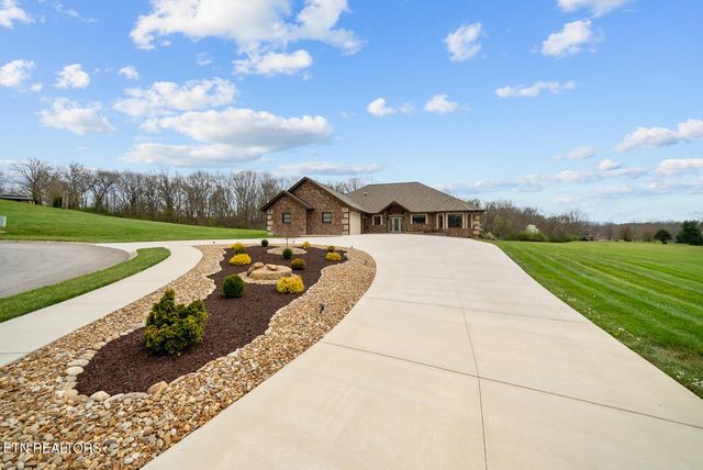 42 Sycamore Rd, Crossville, TN 38555