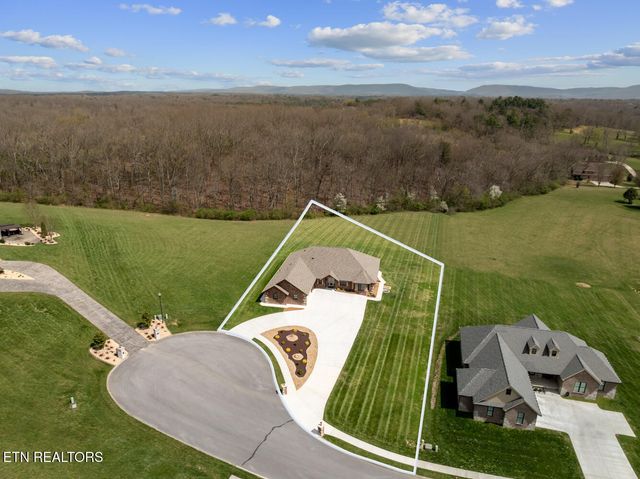 42 Sycamore Rd, Crossville, TN 38555