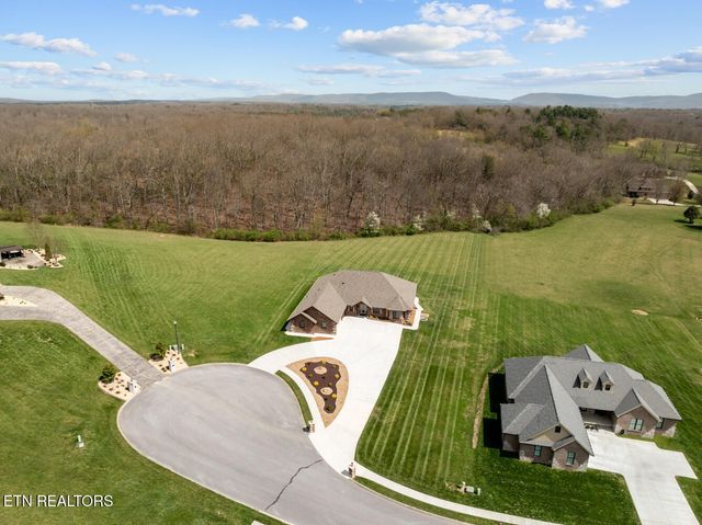 42 Sycamore Rd, Crossville, TN 38555