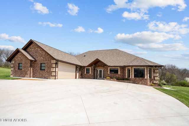 42 Sycamore Rd, Crossville, TN 38555