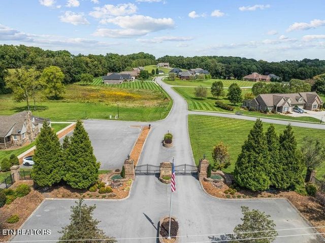 42 Sycamore Rd, Crossville, TN 38555