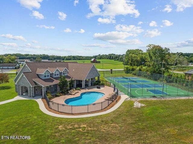 42 Sycamore Rd, Crossville, TN 38555