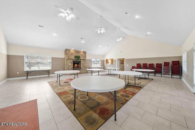 42 Sycamore Rd, Crossville, TN 38555