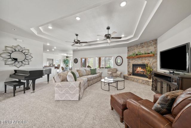 42 Sycamore Rd, Crossville, TN 38555