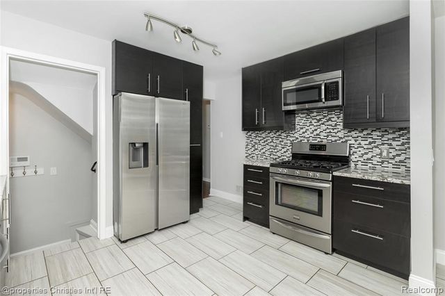 1127 Mclean Avenue, Royal Oak, MI 48067