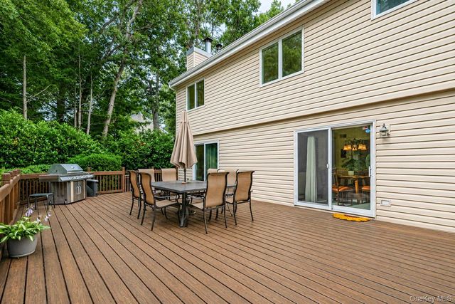 9 Amber Lane, Wading River, NY 11792