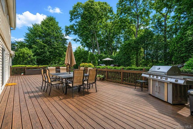 9 Amber Lane, Wading River, NY 11792