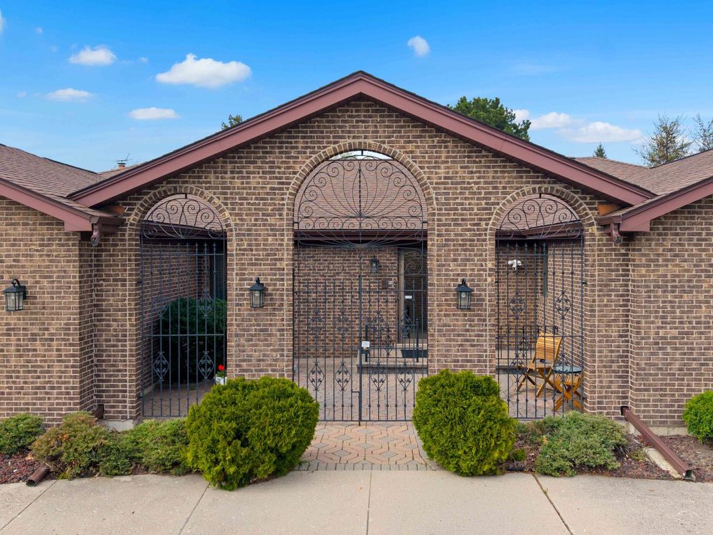 3720 Liberty Lane, Glenview, IL 60025