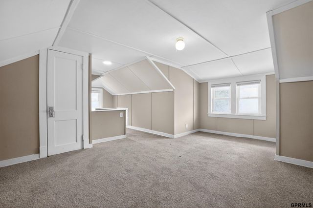 5911 N 33Rd Avenue, Omaha, NE 68111