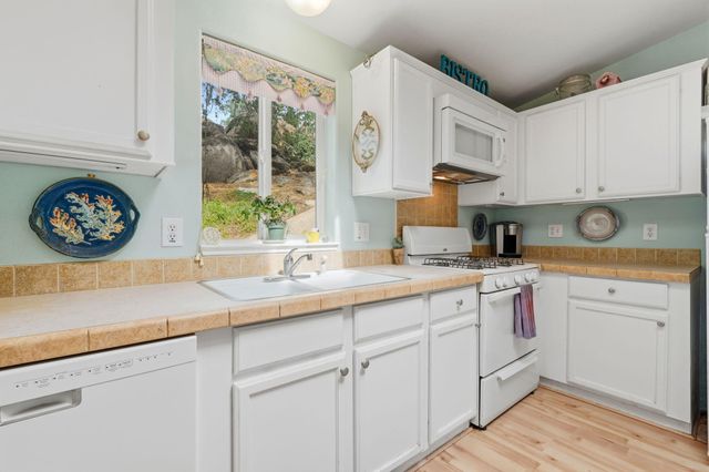 45241 Crest Lane, Three Rivers, CA 93271