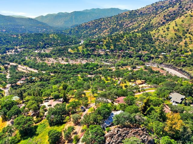 45241 Crest Lane, Three Rivers, CA 93271