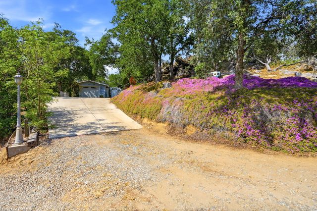 45241 Crest Lane, Three Rivers, CA 93271