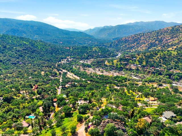 45241 Crest Lane, Three Rivers, CA 93271