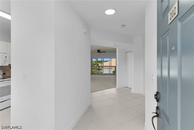 7835 Regal Heron CIR 202, Naples, FL 34104