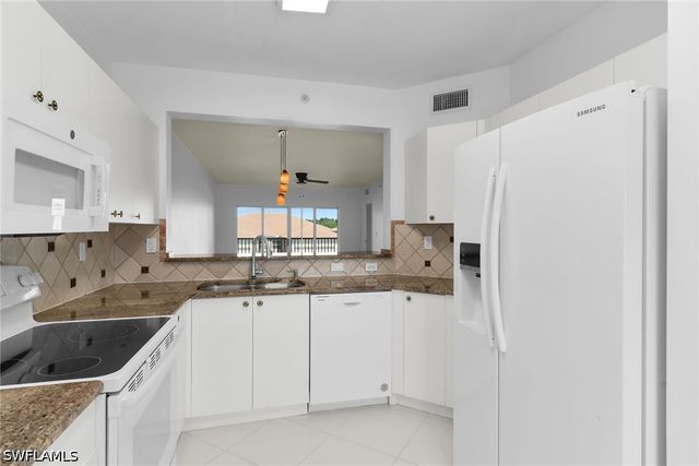 7835 Regal Heron CIR 202, Naples, FL 34104