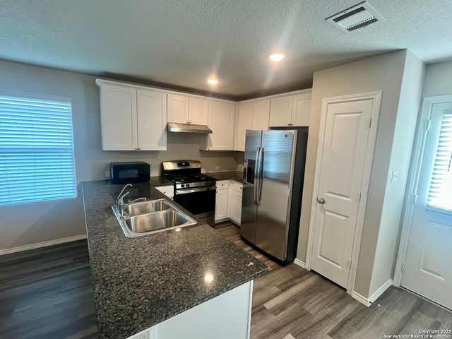 10418 Midsummer Mdw, Converse, TX 78109