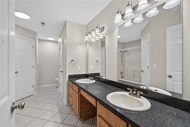 2566 W Arthur Hart Street, Fayetteville, AR 72703