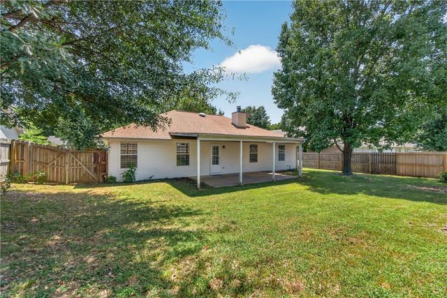 2566 W Arthur Hart Street, Fayetteville, AR 72703