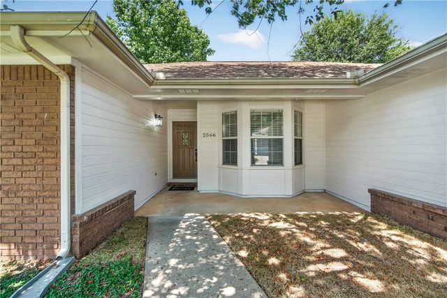 2566 W Arthur Hart Street, Fayetteville, AR 72703