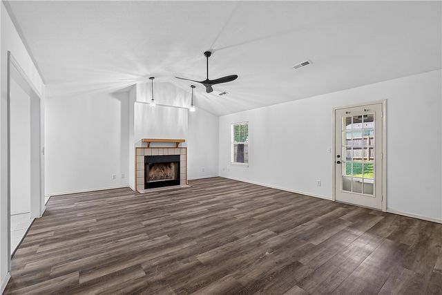 2566 W Arthur Hart Street, Fayetteville, AR 72703