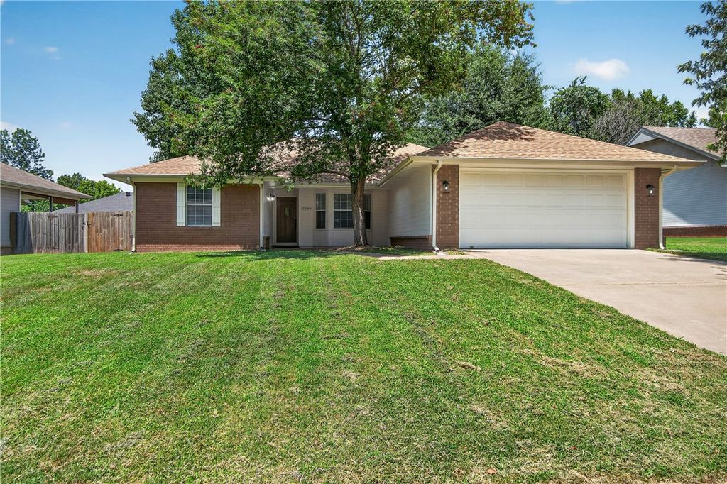 2566 W Arthur Hart Street, Fayetteville, AR 72703