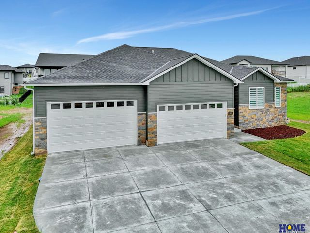945 N 108th Street, Lincoln, NE 68527