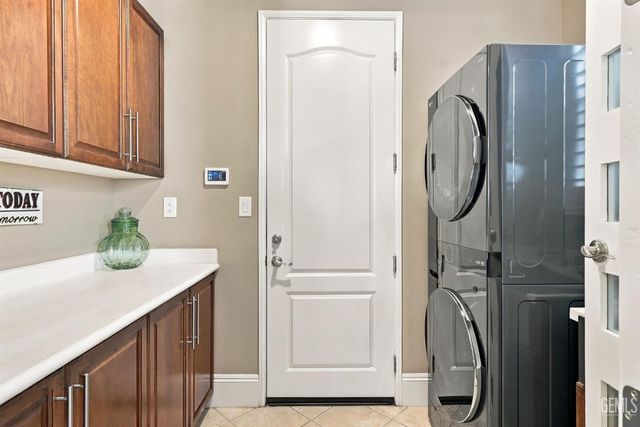 6401 Charwood Place, Bakersfield, CA 93306