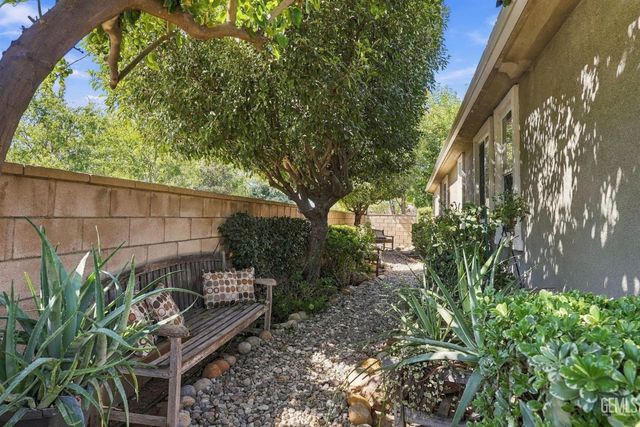 6401 Charwood Place, Bakersfield, CA 93306