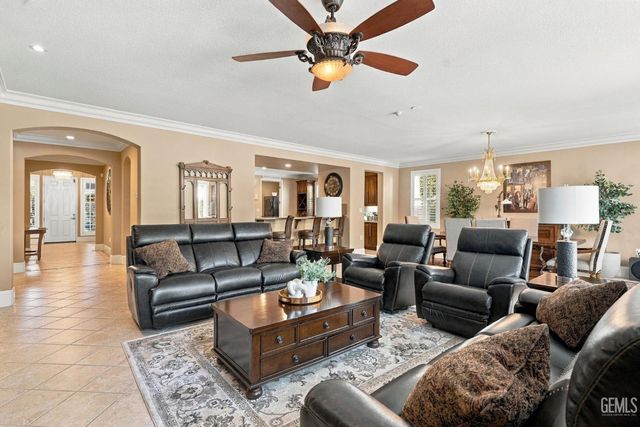 6401 Charwood Place, Bakersfield, CA 93306