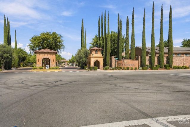 6401 Charwood Place, Bakersfield, CA 93306