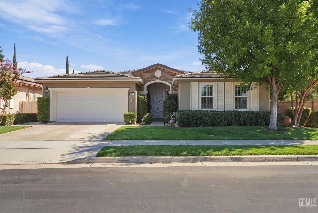6401 Charwood Place, Bakersfield, CA 93306