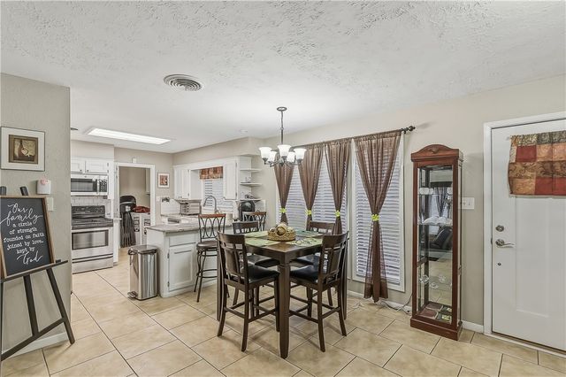 2403 Briar Oaks Drive, Bryan, TX 77802