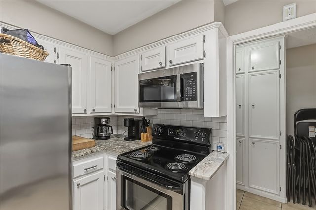 2403 Briar Oaks Drive, Bryan, TX 77802