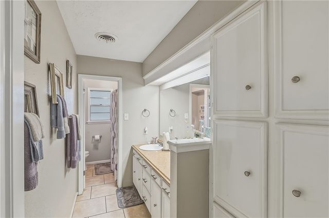 2403 Briar Oaks Drive, Bryan, TX 77802