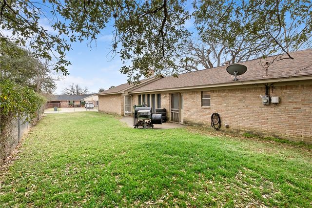 2403 Briar Oaks Drive, Bryan, TX 77802